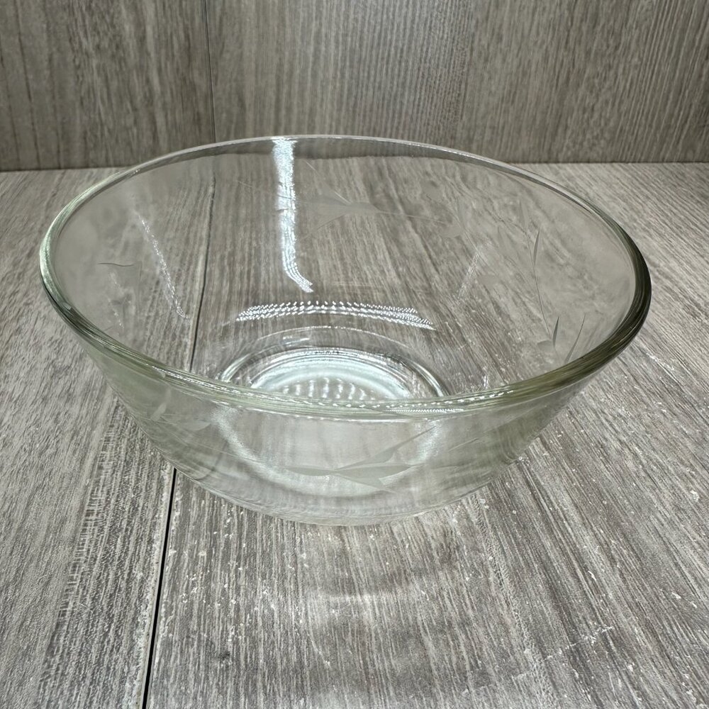 Vintage Clear Glass Bowl & Plate Set with Etched Leaf Vine Elegant Design - Picture 3 of 10